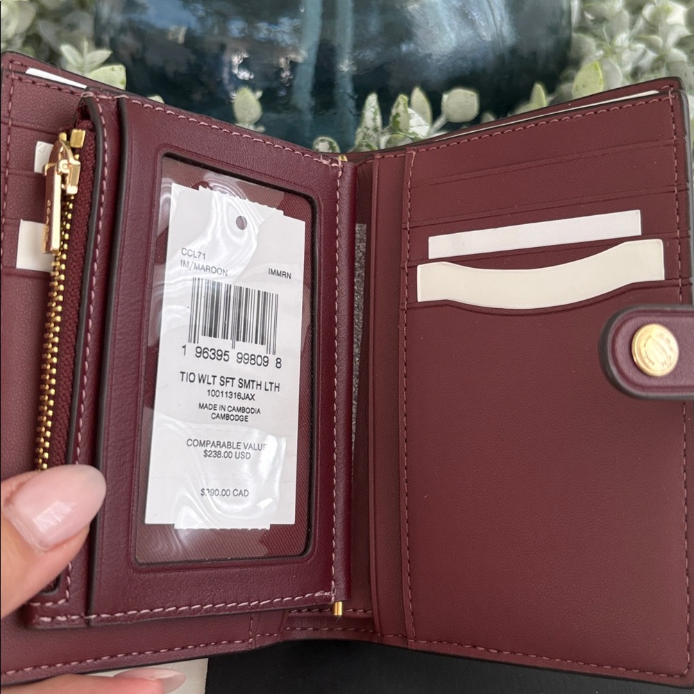 Coach Small Leather Wallet in Burgundy with Gold Logo - Picture 3 of 6